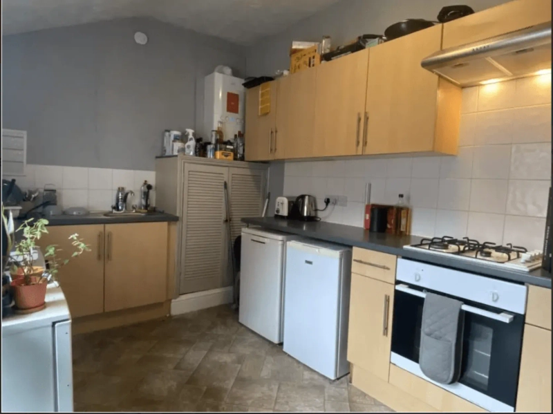Portland Street - 4 Bed - Thumbnail 4